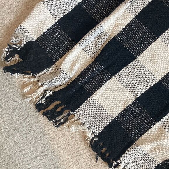 Black and white checkered throw blanket - Picture 3 of 4